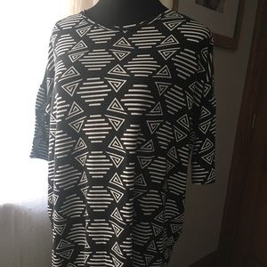Lularoe xs Irma in black & white geometric shapes